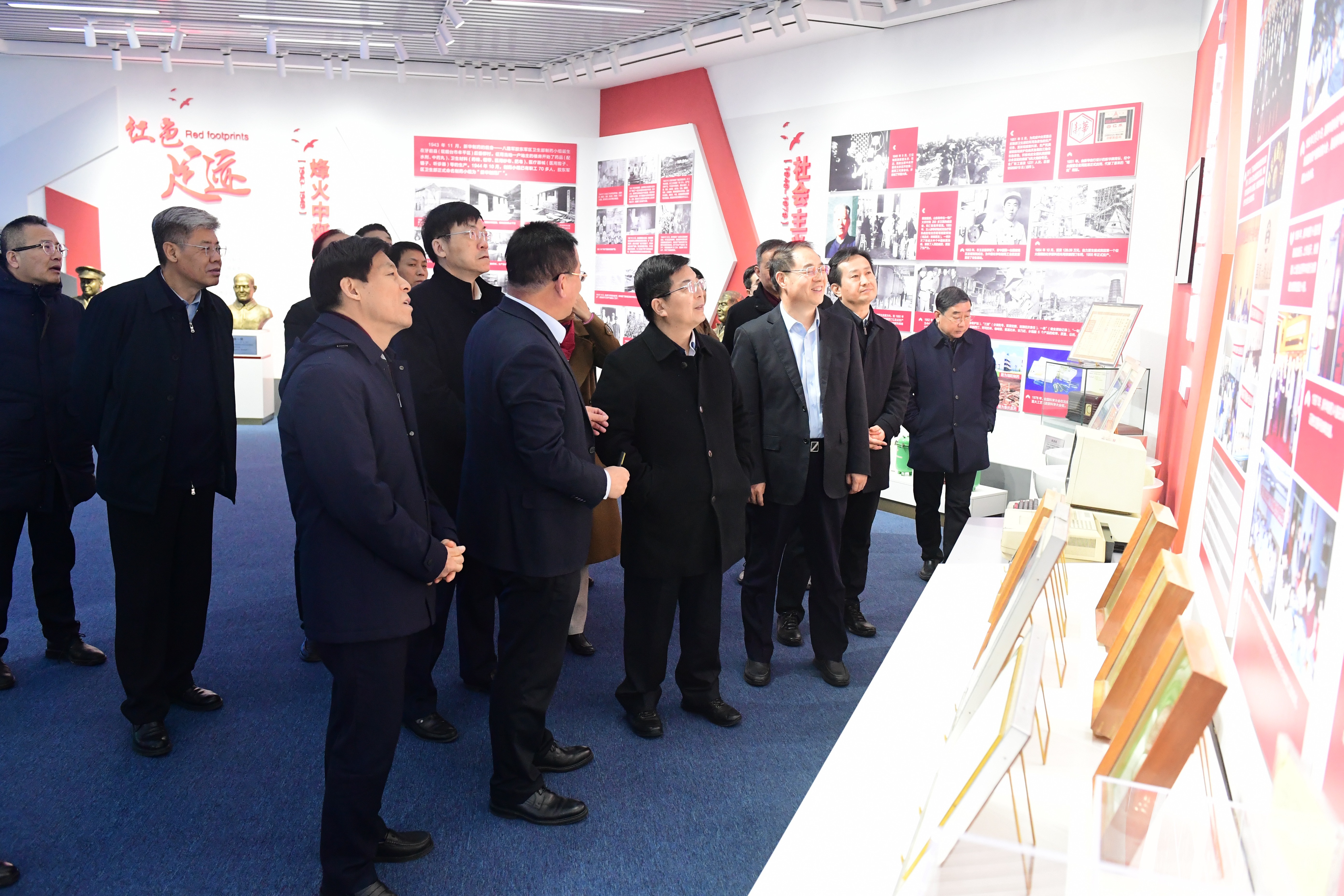 传承红色基因.jpg
