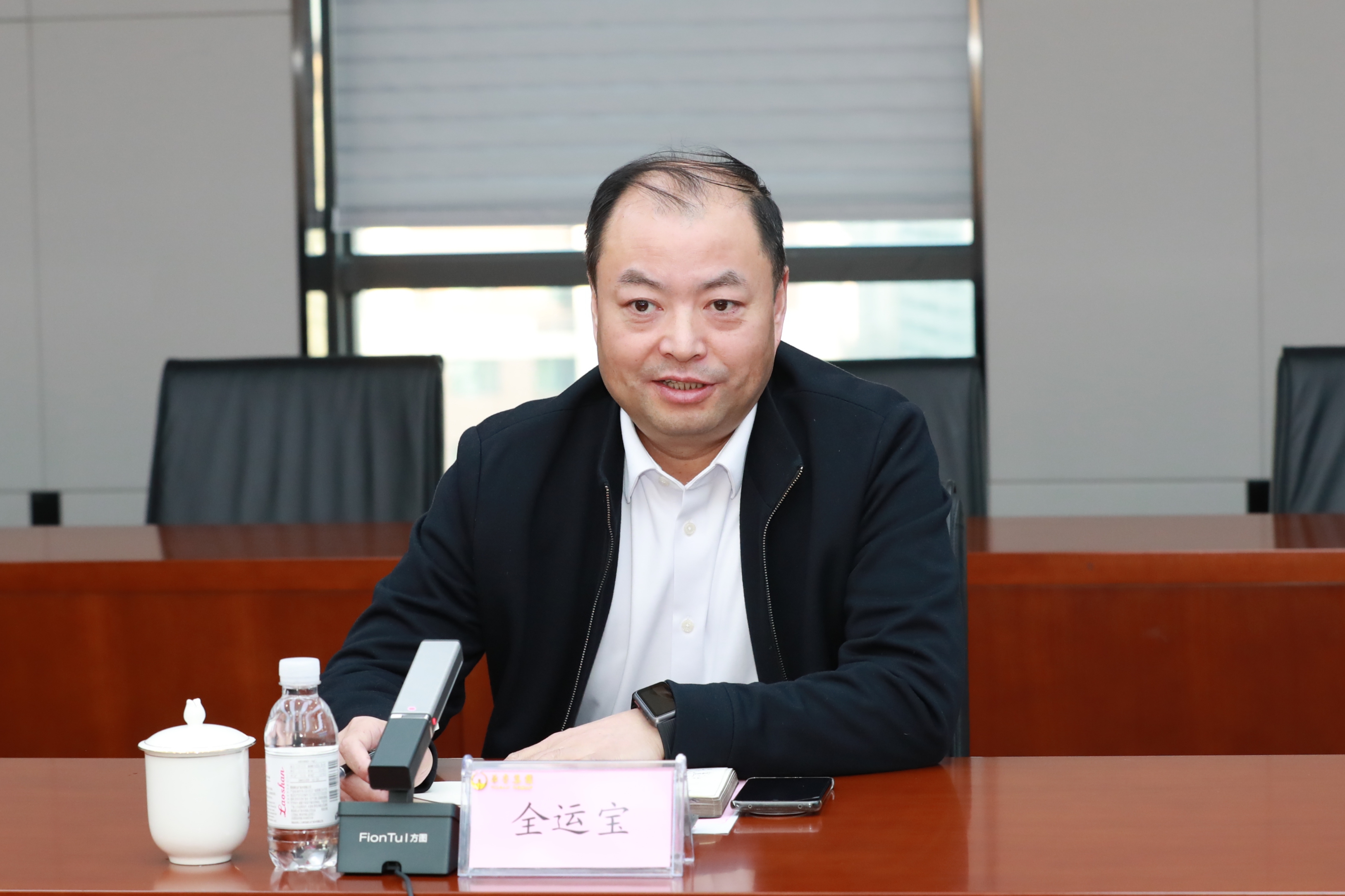 ah4i2549 ah4i2549.jpg