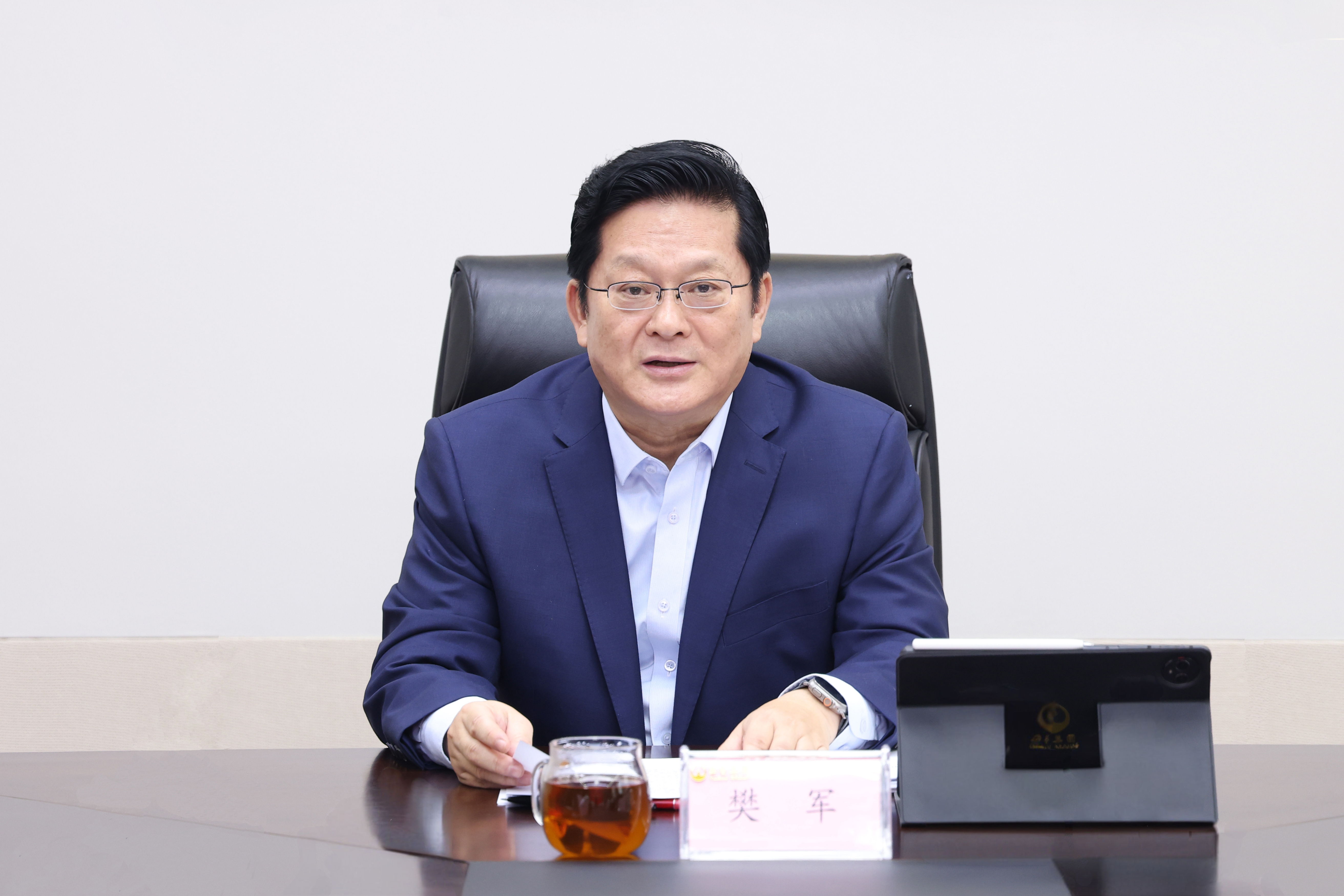 董事长1 董事长1.jpg